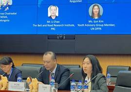 A group of people sitting at a table

AI-generated content may be incorrect.